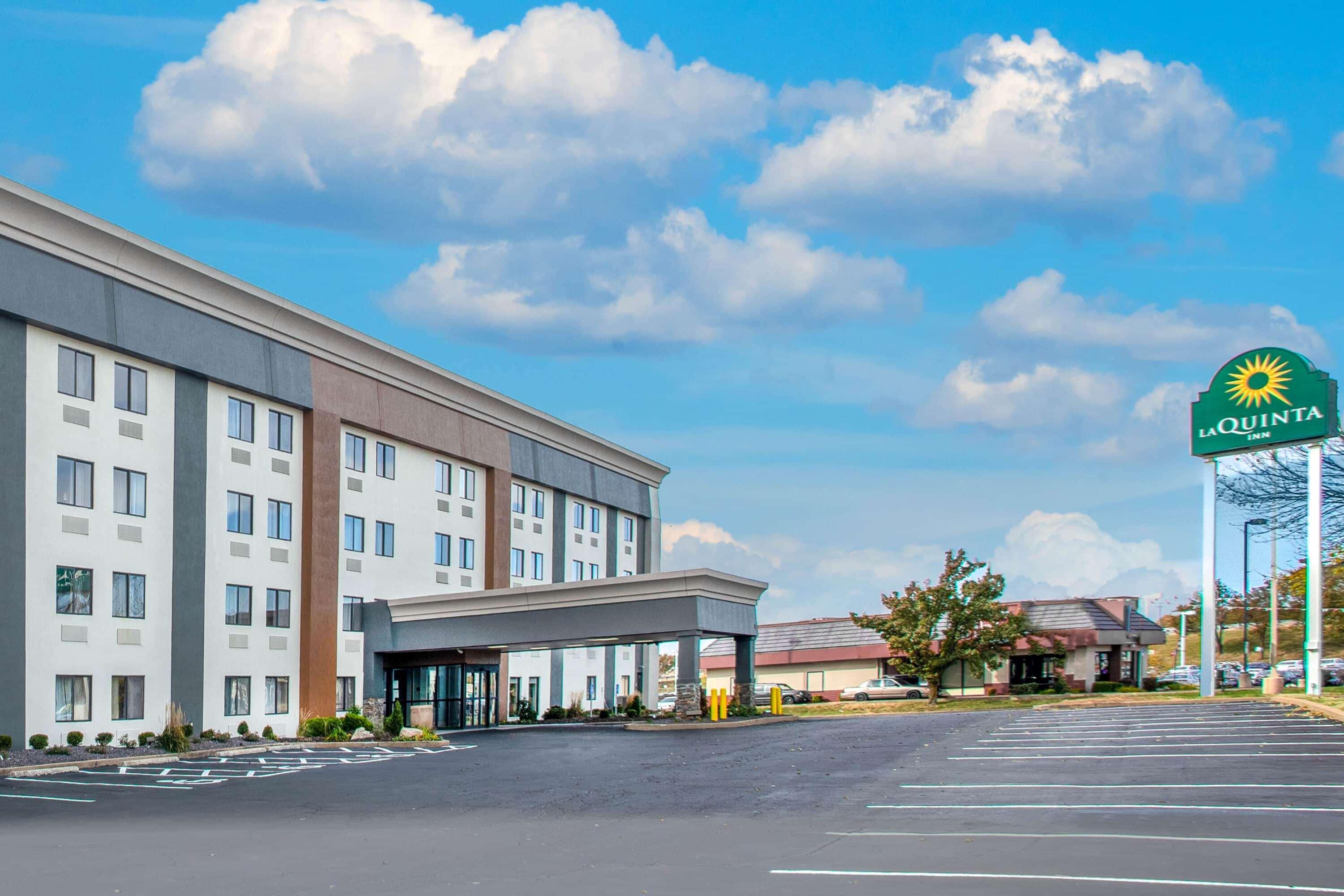 La Quinta Inn By Wyndham St. Louis Hazelwood - Airport North Exterior photo